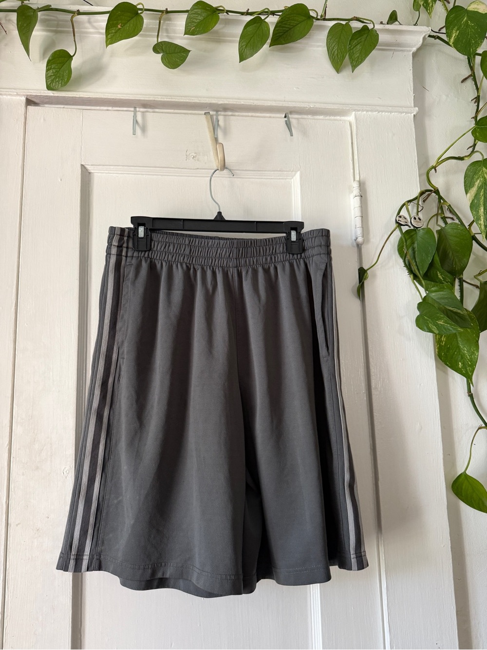 Men's Gray Athletic Shorts with Side Stripes Xersion size L